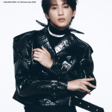 MARK (NCT) - NOVEMBER 2025 [ESQUIRE] (C ver)