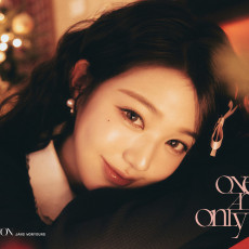 JANG WONYOUNG (IVE) - DICON VOLUME N°31 JANG WONYOUNG ONE AND ONLY (B ver.)