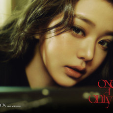 JANG WONYOUNG (IVE) - DICON VOLUME N°31 JANG WONYOUNG ONE AND ONLY (D ver.)