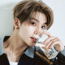 ALPHA DRIVE ONE - DICON VOLUME Nº33 ALPHA DRIVE ONE : HEARTS GROW ONE (XINLONG) + PHOTOCARD ON-PACK